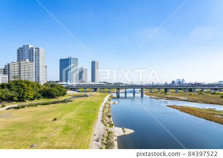 [Tokyo] The magnificent cityscape of the Tama River and Futakotamagawa 84397522