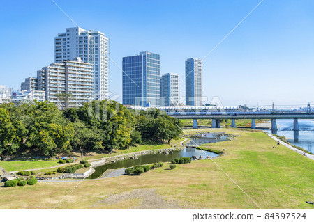 [東京] 從世田谷區兵庫島公園看二子玉川的街景 84397524