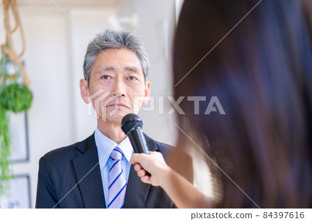 President answering the interview 84397616