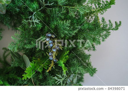 Image of Christmas wreath 84398071