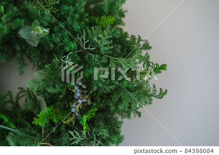 Image of Christmas wreath 84398084