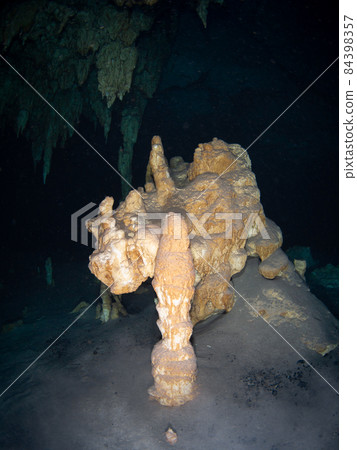 水下洞穴（Cenote Dos Ojos，圖盧姆，墨西哥） 84398357