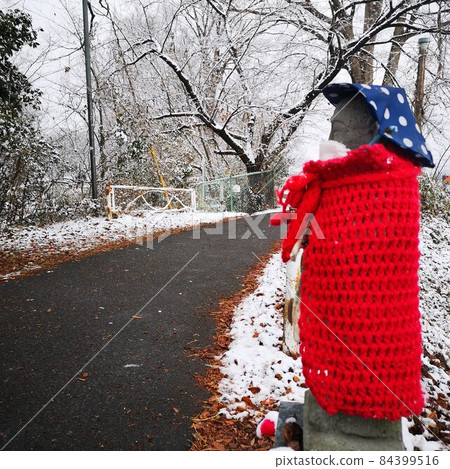 Park snow scene Jizo Park snow scene Jizo 84399516