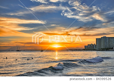 Hawaii Oahu Waikiki Beach Sunset Hawaii Oahu Waikiki Beach Sunset 84399526