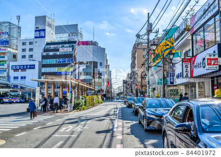 橫濱鶴見站豐岡街的街景 84401972