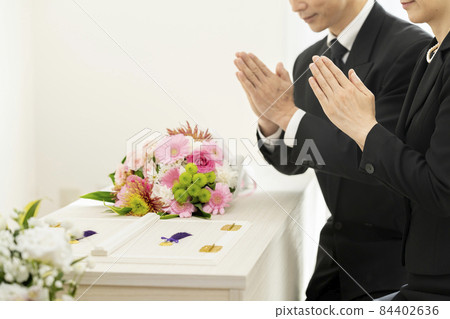 Funeral image: Men's and women's hands Funeral image: Men's and women's hands 84402636