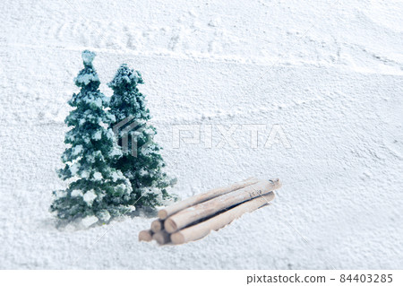 Snowy fir trees Snowy fir trees 84403285
