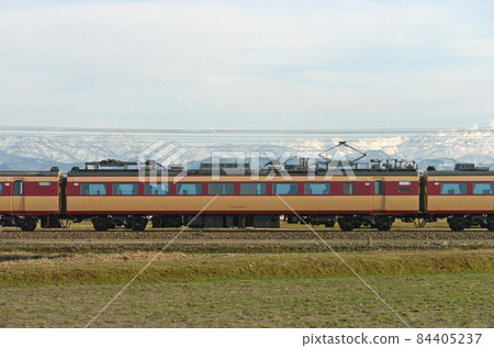 Hokuriku Main Line Mikawa-Kaga Kasama JR West 485 series A08 formation (Kyoto) ③ Moha 484-1003 Sea side 84405237