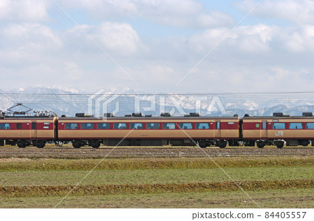 北陸本線 三河加賀笠間 JR 西 485 系列 A09 編隊（京都）② 茂葉 485-252 海邊 84405557