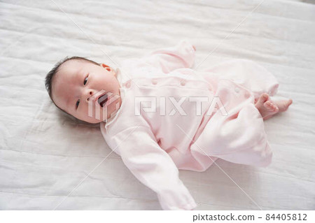 Baby portrait natural light 84405812