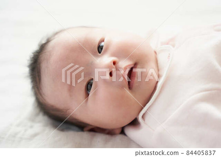 Baby portrait natural light 84405837