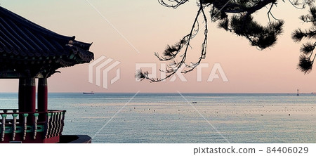 Busan Songjeong Jukdo Park Pavilion Songiljeong Pavilion, the offshore autumn scenery Busan Songjeong Jukdo Park Pavilion Songiljeong Pavilion, the offshore autumn scenery 84406029