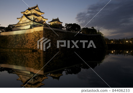 Kishiwada Castle in the evening sky 84406233