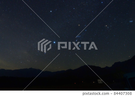 白州町、北斗市、西天的獵戶座和冬季三角 84407308