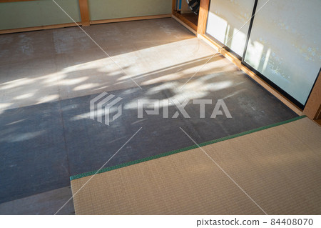 A state of changing the tatami mat A state of changing the tatami mat 84408070