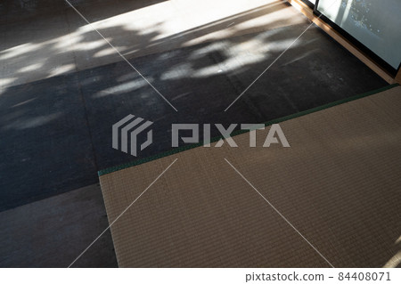 A state of changing the tatami mat A state of changing the tatami mat 84408071