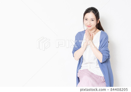 A housewife sitting in a chair in front of a white wall and posing asking A housewife sitting in a chair in front of a white wall and posing asking 84408205