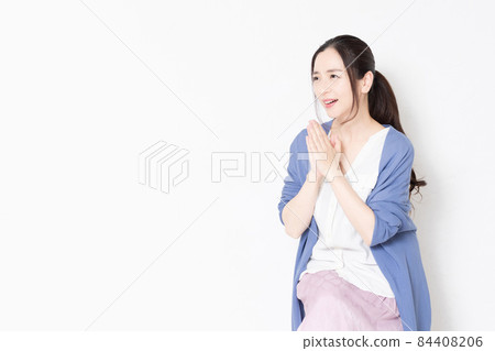 A housewife sitting in a chair in front of a white wall and posing asking A housewife sitting in a chair in front of a white wall and posing asking 84408206