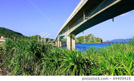 Seascape with a bridge over Geruma Island 84409428