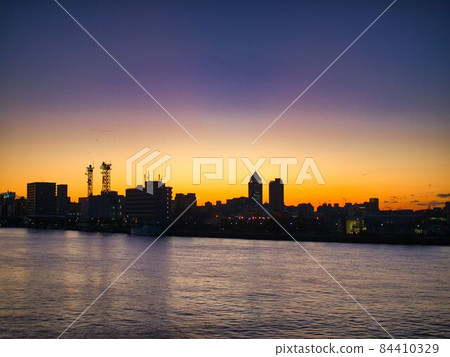 新潟市 Toki Messe 的夜景 新潟市 Toki Messe 的夜景 84410329