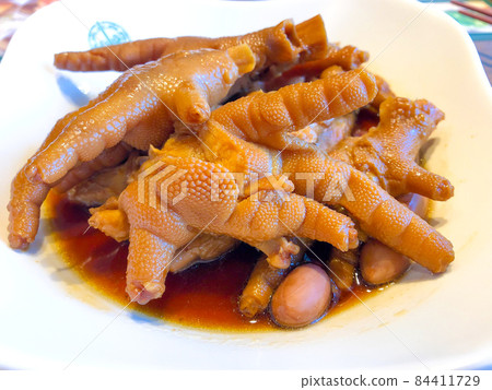 Hong Kong-style dim sum and chicken maple stew Hong Kong-style dim sum and chicken maple stew 84411729