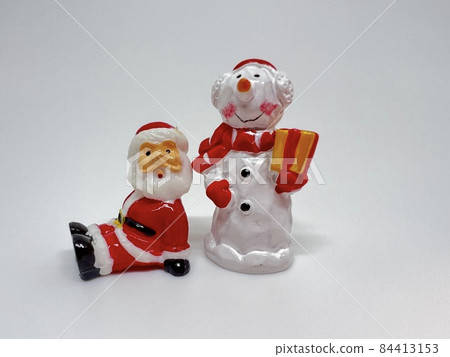 A cute snowman and Santa Claus doll. Winter, Christmas, winter season image. A cute snowman and Santa Claus doll. Winter, Christmas, winter season image. 84413153