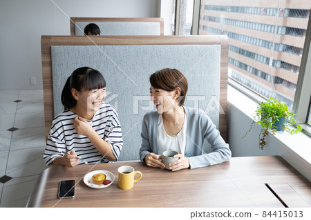 Mother and daughter eating dessert at a family restaurant Mother and daughter eating dessert at a family restaurant 84415013