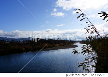 11月的御物川（從秋田縣湯澤市柳田橋眺望） 84415595