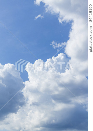 夏天在雲中休息 84419190