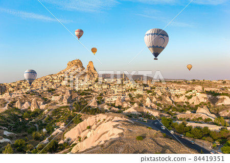 Balloons and Uchhisar Balloons and Uchhisar 84419351