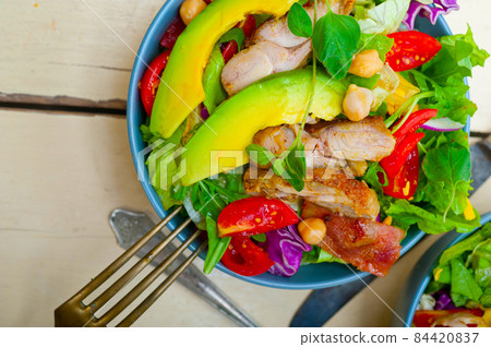 Chicken Avocado salad 84420837