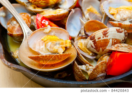 fresh clams on an iron skillet fresh clams on an iron skillet 84420843