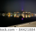 夜城倒映在水面 84421884