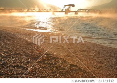 [愛媛縣]日出時的羊川嵐（長濱大橋） 84425148