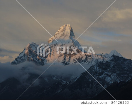 Famous mountain Ama Dablam ar sunset. 84426363