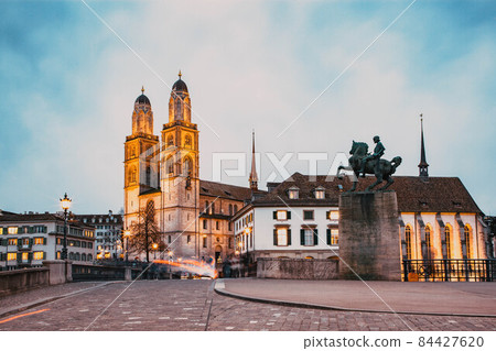 panorama of Zurich city center with Frau Munster and Grossmunster 84427620