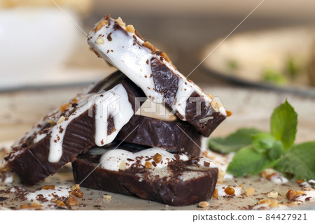 chocolate cake with white and dark chocolate 84427921