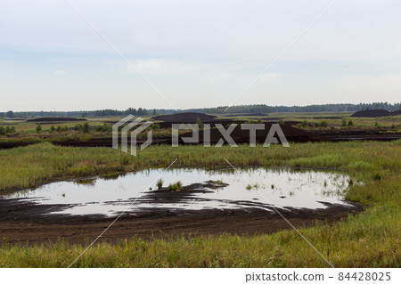 the flooded area where peat is extracted 84428025