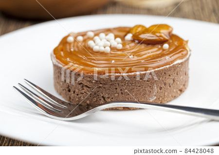 a simple cake is made of flour 84428048