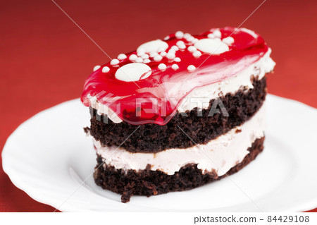 puff pastry made of sponge cake and butter cream 84429108