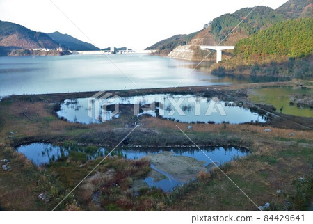 Gokayama Dam Biotope in late autumn Gokayama Dam Biotope in late autumn 84429641