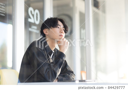 Refreshing young man 84429777