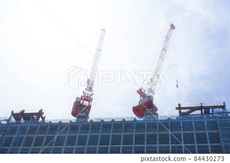 Construction site of a high-rise building using a crane Construction site of a high-rise building using a crane 84430273