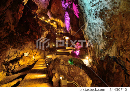 <Nihonba caves> Near the vicinity of Amida Tokyo Big Nishimata-gun, Okutama-machi, Hinohara 84430740