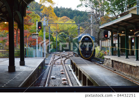 Eizan Electric Railway's sightseeing train Hiei arrives at the terminal station I visited in the afternoon of Kinshu Eizan Electric Railway's sightseeing train Hiei arrives at the terminal station I visited in the afternoon of Kinshu 84432251