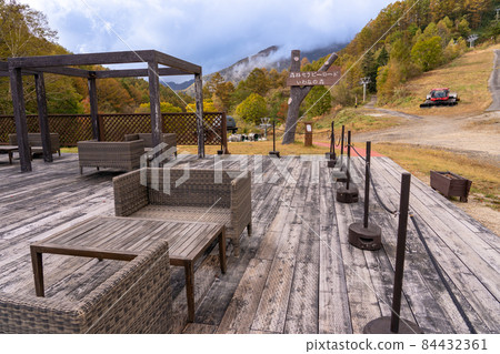 長野縣阿知村帶木甲板和沙發的天堂園原中心住宅 84432361