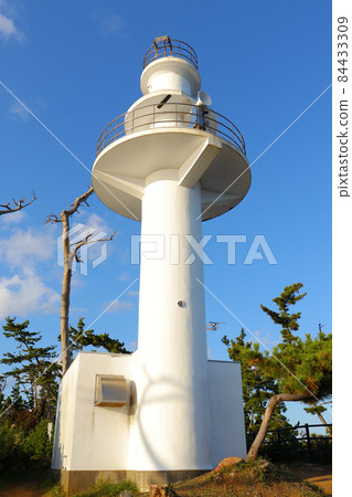 宮城縣氣仙沼市氣仙沼大島龍舞崎(大島龍舞崎)的“陸前大島燈塔” 宮城縣氣仙沼市氣仙沼大島龍舞崎(大島龍舞崎)的“陸前大島燈塔” 84433309