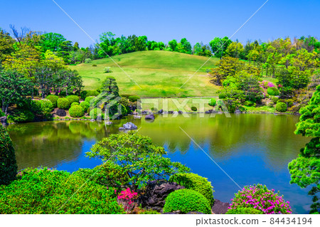 Japanese garden in the fresh green Expo Park 84434194