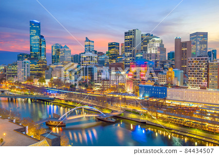 Melbourne city skyline at twilight 84434507