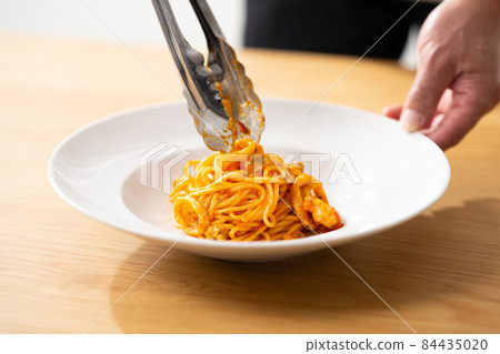 Chef pasta middle man cooking Chef pasta middle man cooking 84435020